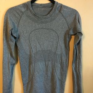 Lululemon workout shirt